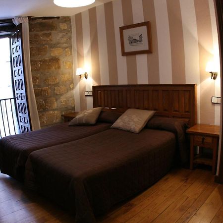 Posada Santa Juliana Santillana del Mar Eksteriør billede