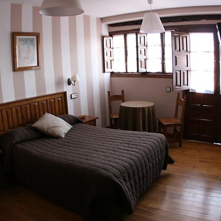 Posada Santa Juliana Santillana del Mar Eksteriør billede